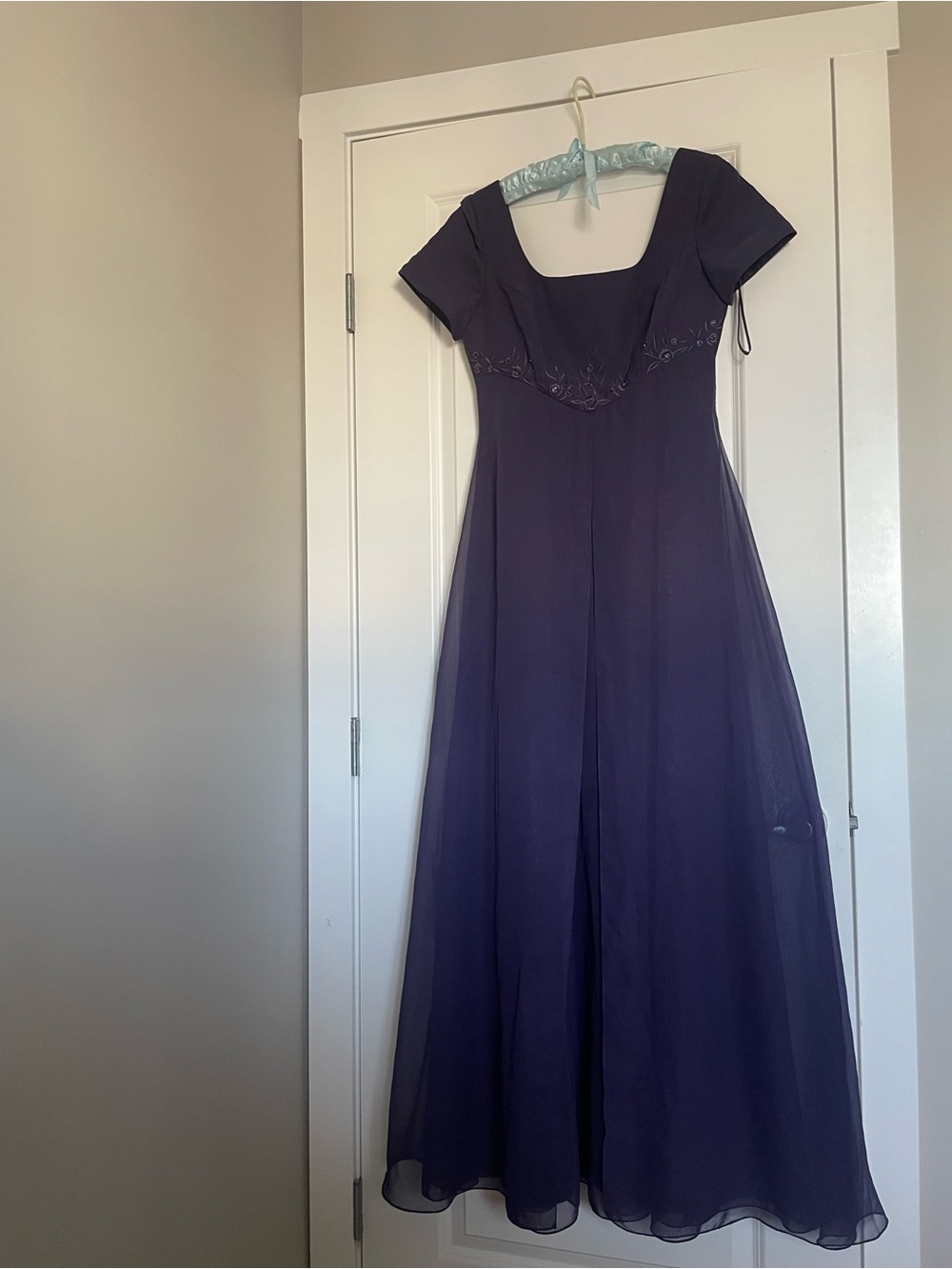 extremely beautiful princess style vintage gown💞